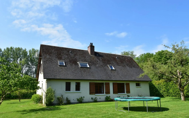 Serene Holiday Home in Saint Pierre le Vieux with Garden