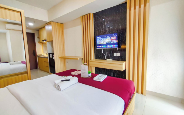 Wood Accents Studio At Grand Dharmahusada Lagoon Apartment