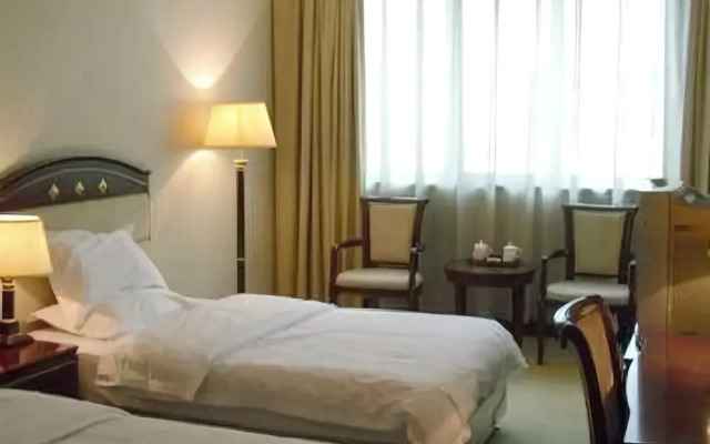 Golden Dragon Hotel(新乡金龙大酒店)