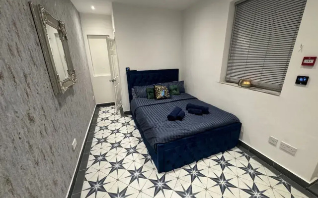 Central Location - Apartment - Sleeps 2 - Parking