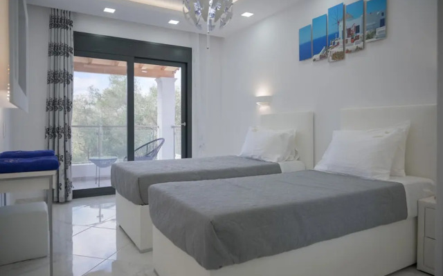 6 Bed Villa - Sleeps 15 - Pets - Pool - Jacuzzi