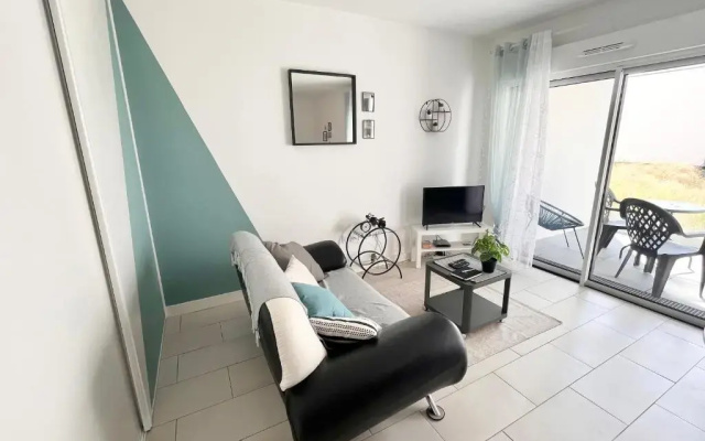 Jacuzzi / Parking Privé / Terrasse / Au pied du tram