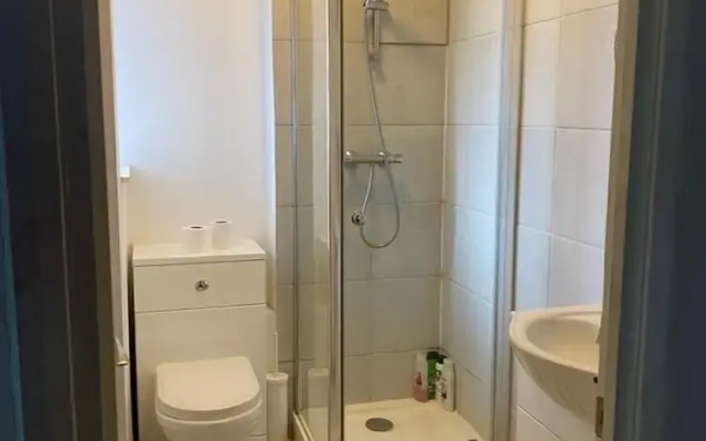 4 Bed Flat - Sleeps 10 - Pets - Parking