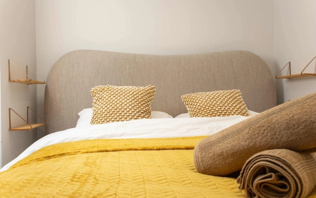 Central Leeds Apartment by Station - Sleeps 7