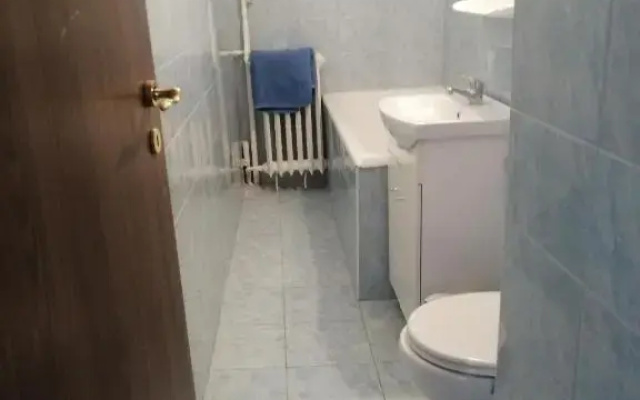 Apartament 3 camere semidecomandat