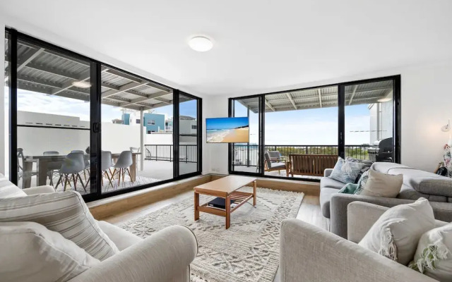 Beachside 3-bed With Bbq, Pool, Gym
