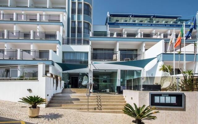 Carvi Beach Hotel вид на фасад