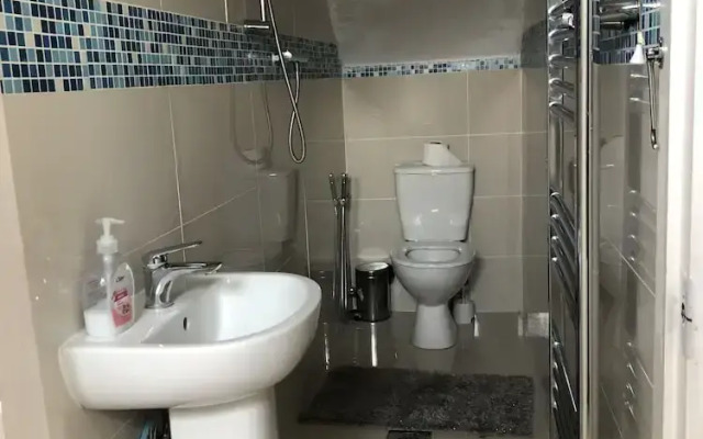 Lovely 3-bed House in Farnham Royal Slough