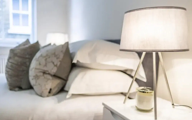 Modern Two Bedroom Apartment in Hammersmith -205a