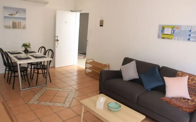 Contemporary Convenient Central Retreat