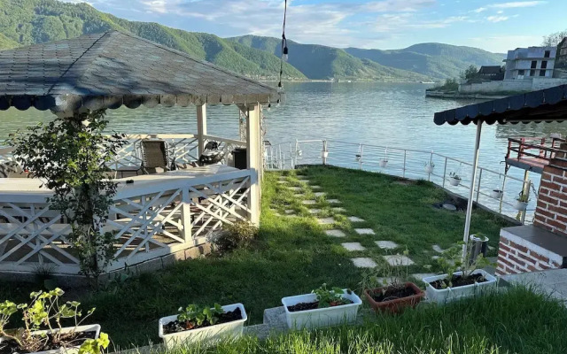 NOAH river house
