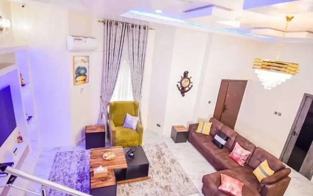 Executive 4 Bedroom House