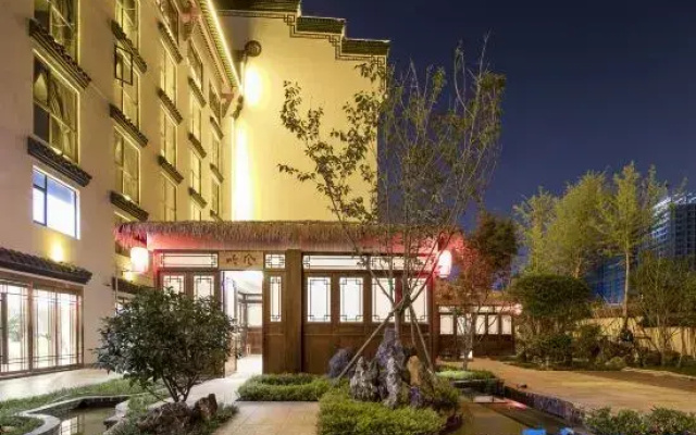Ruijing Hotel (Wuhan Guiyuan Temple Zhongjiacun Subway Station Store)