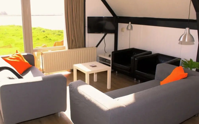 Cozy furnished house with a terrace, on a little beach
