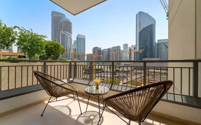 Lux Upscale Living Walk to Dubai Mall
