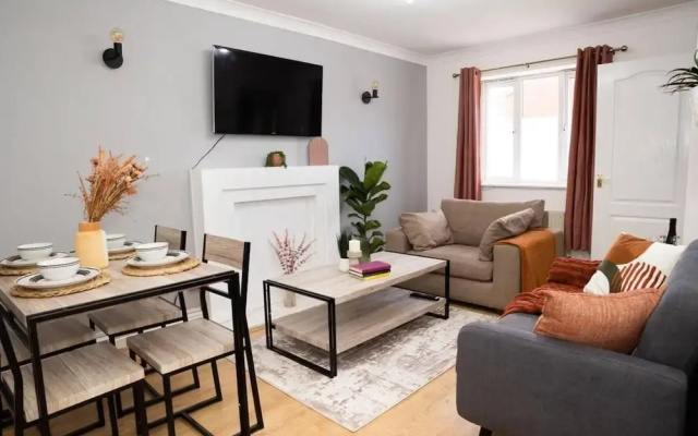 Lovely 2bedroom Home in Haydock With Free Parking