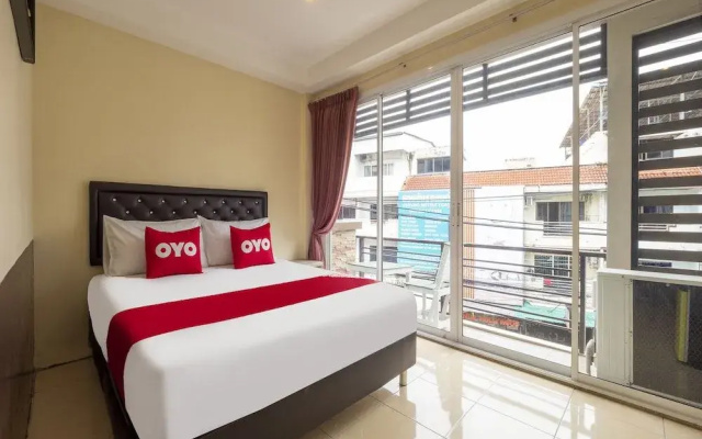 OYO 75350 Hole In One Bar Hotel
