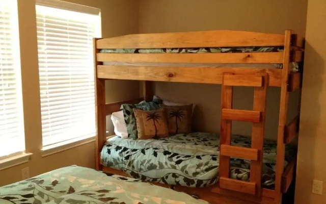 Janie's 4 Bedroom Home by RedAwning