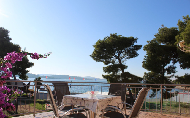 Apartment Đurđa - close to the sea A1 Pirovac, Riviera Sibenik