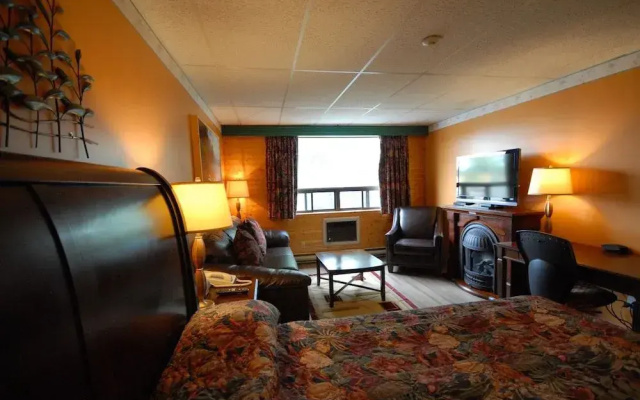 Pinewood Motor Inn