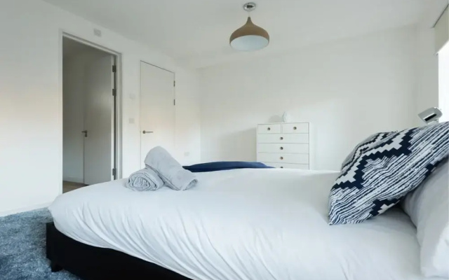 The Cliffside Loft - Distinctly Modern 3bdr Riverside Home
