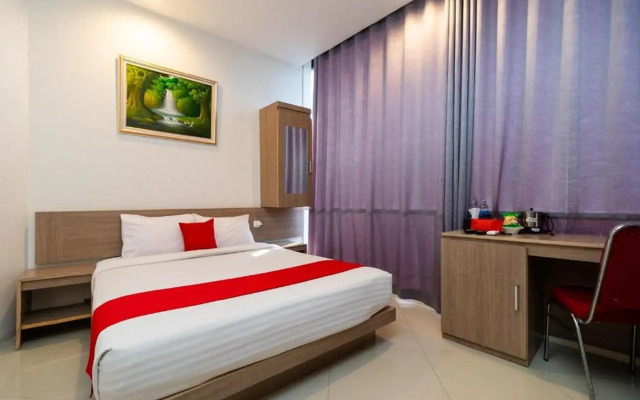 OYO 178 Denata B&B