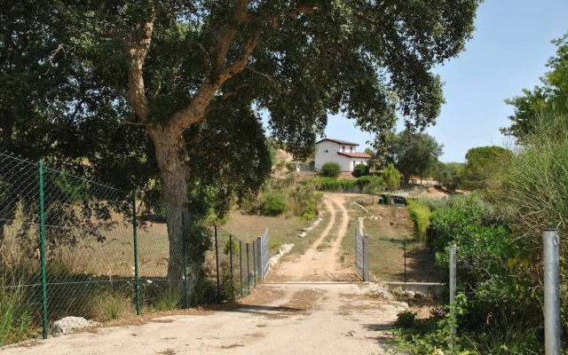 Red Roses Flat in a Semi-detached Villa