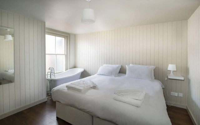 The Wheatsheaf Hotel