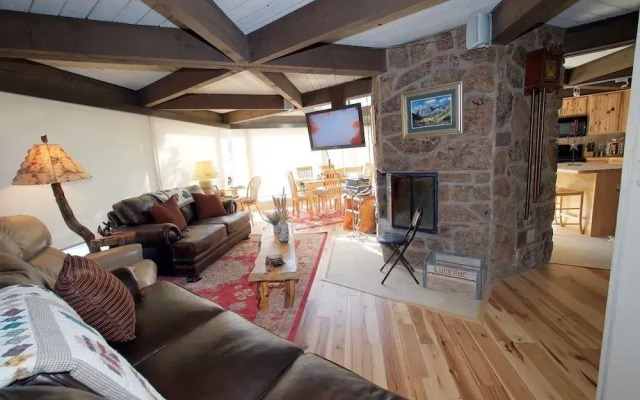 Cliffside House - 3 Bedroom Near Mt Princeton Hot Springs Home