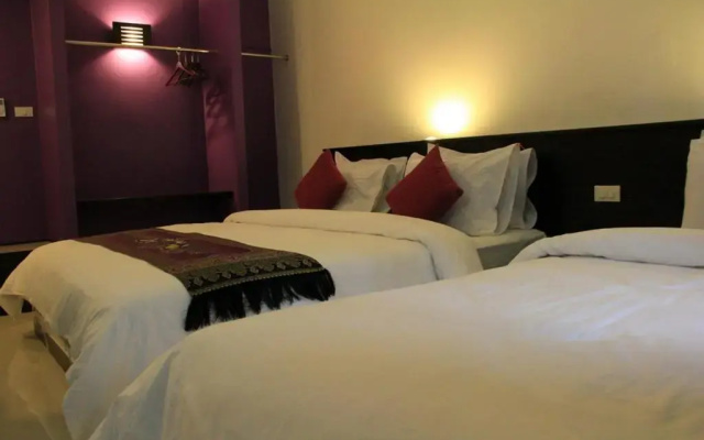 Sri Chumphon Hotel
