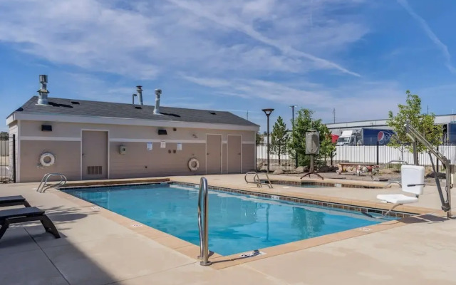 Microtel Inn & Suites by Wyndham Aztec