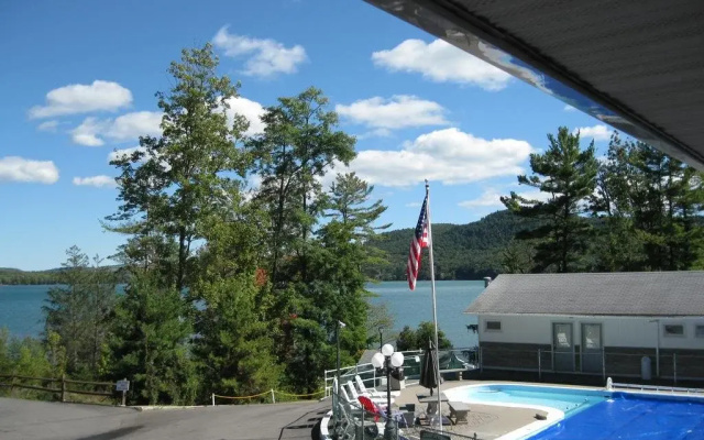Lake 'N Pines Motel