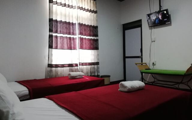 Blooms Lily Hostel комната для гостей