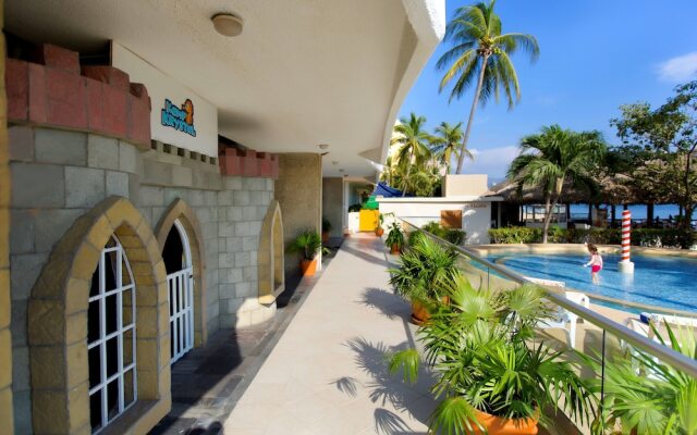 Отель Krystal Beach Acapulco вид на фасад