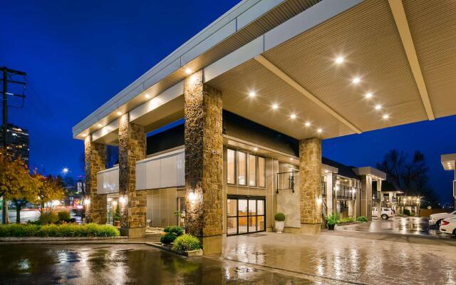 Отель Best Western PLUS Kings Inn & Conference Centre Канада, Бурнаби - отзывы, цены и фото номеров - забронировать отель Best Western PLUS Kings Inn & Conference Centre онлайн вид на фасад