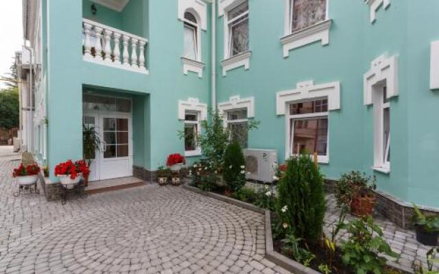 Гостиница Вилла Желанная в Ессентуках отзывы, цены и фото номеров - забронировать гостиницу Вилла Желанная онлайн Ессентуки вид на фасад