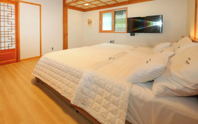Wiyeonjae Hanok Stay
