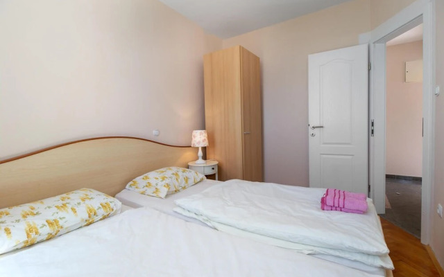 Nice Apartment in Dramalj With Wifi and 2 Bedrooms