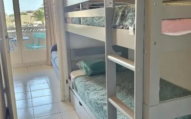 Studio cabine pour 4 personnes avec piscine commune