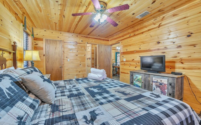 The Honeysuckle 2 Bedroom Cabin by Redawning