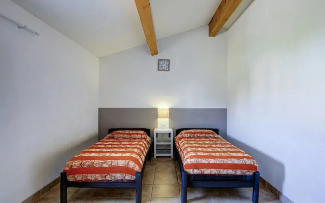 Family Villa Near Lac de Jouarres