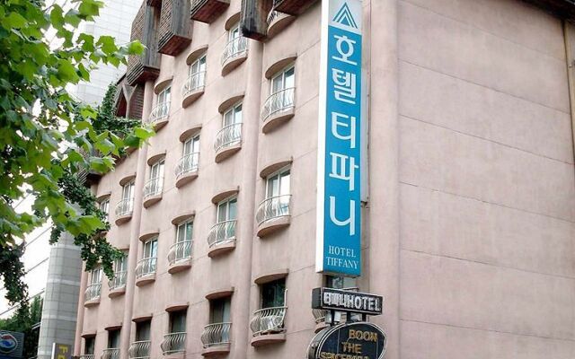 Tiffany Tourist Hotel Seoul вид на фасад