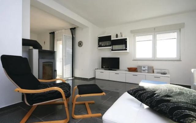 Awesome Home in Drinovci With Wifi and 5 Bedrooms