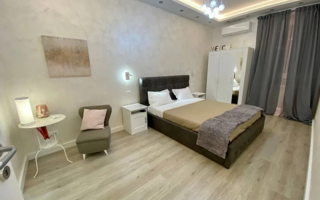 Apartment Near the Colosseum, With Metro Line A a 2 Minutes Walk Away