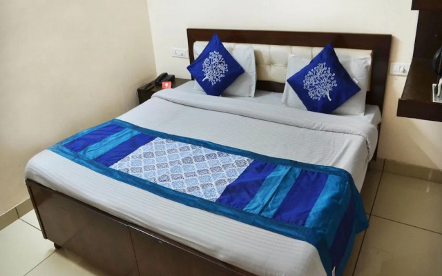 OYO Flagship 6298 Motel Divine