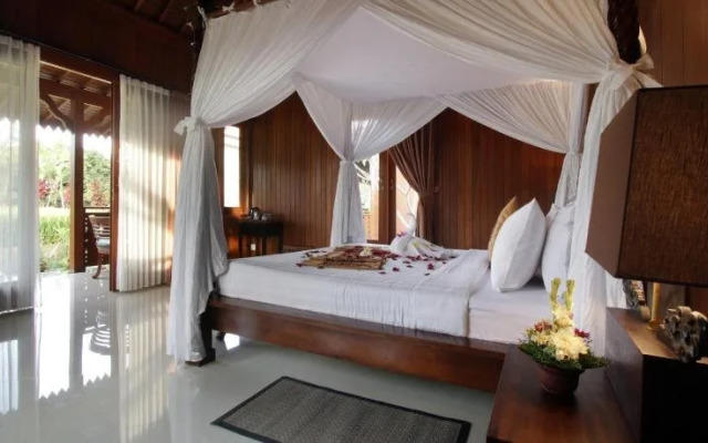Nur Guest House