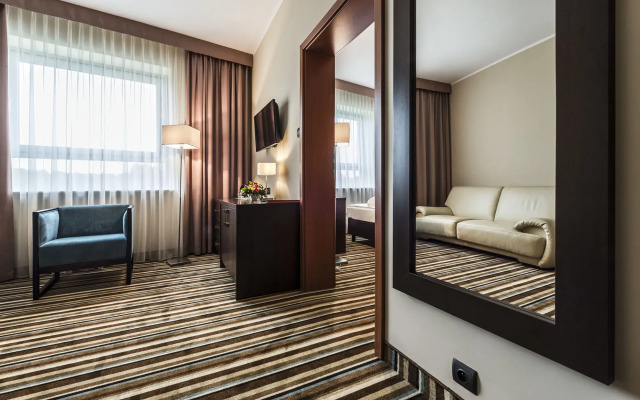 Hotel Victor Pruszkow By Desilva