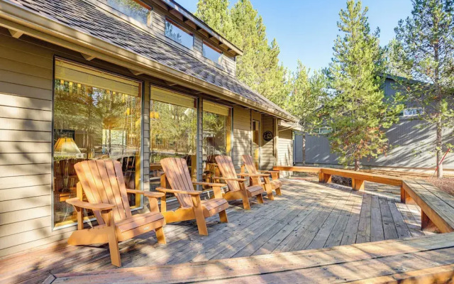 Private Hot Tub & Sharc Passes! Sunriver Home