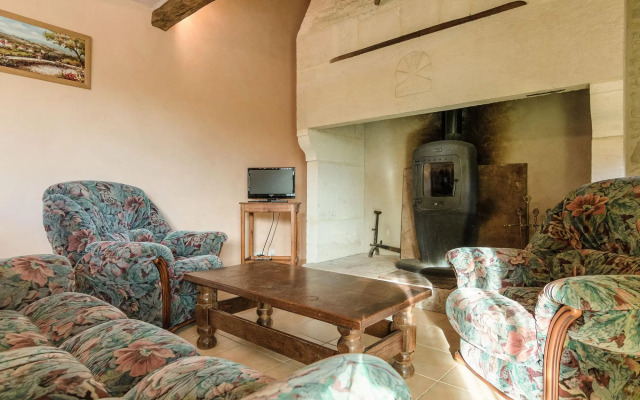 Beautiful Holiday Home in Cressensac with Swimming Pool