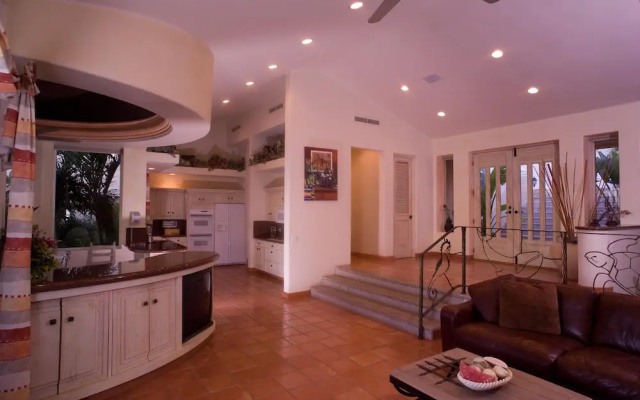 Spacious with Convenient Cabo Location, Villa Ballena